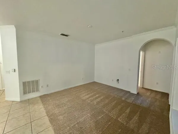 $2,300 | 3611 Conroy Road, Unit 818, Orlando, FL 32839