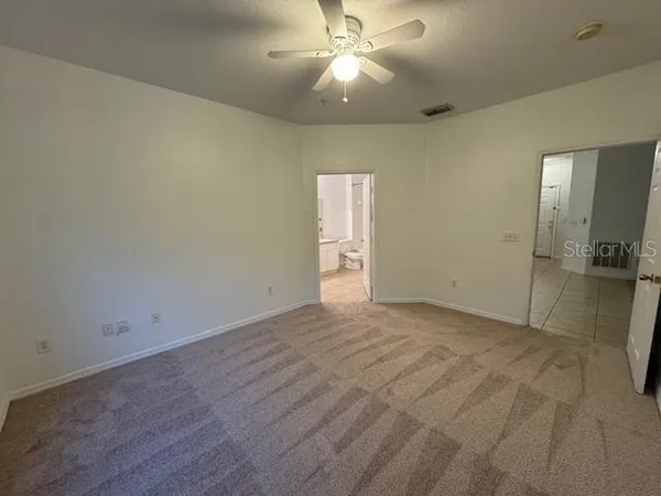 $2,300 | 3611 Conroy Road, Unit 818, Orlando, FL 32839