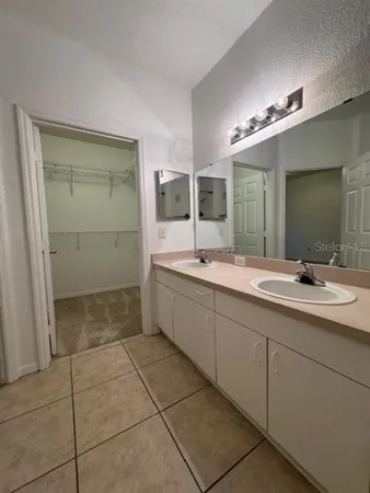 $2,300 | 3611 Conroy Road, Unit 818, Orlando, FL 32839