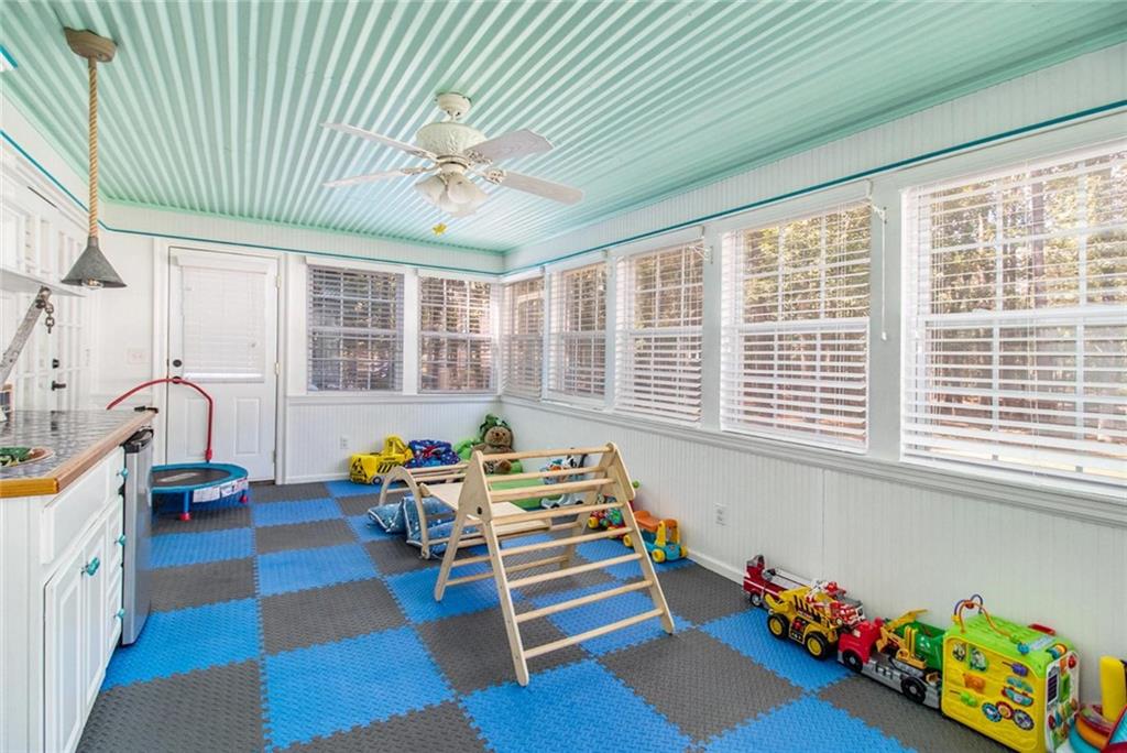 160 Old Field Road Sharpsburg, GA 30277 - Photo 26 of 58 a reading room with furniture toys and a large window
