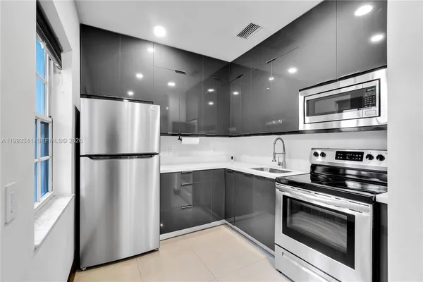 $360,000 | 8335 Crespi Boulevard, Unit 4, Miami Beach, FL 33141