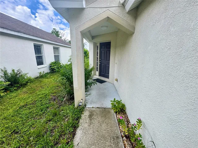 a view of a pathway with a house