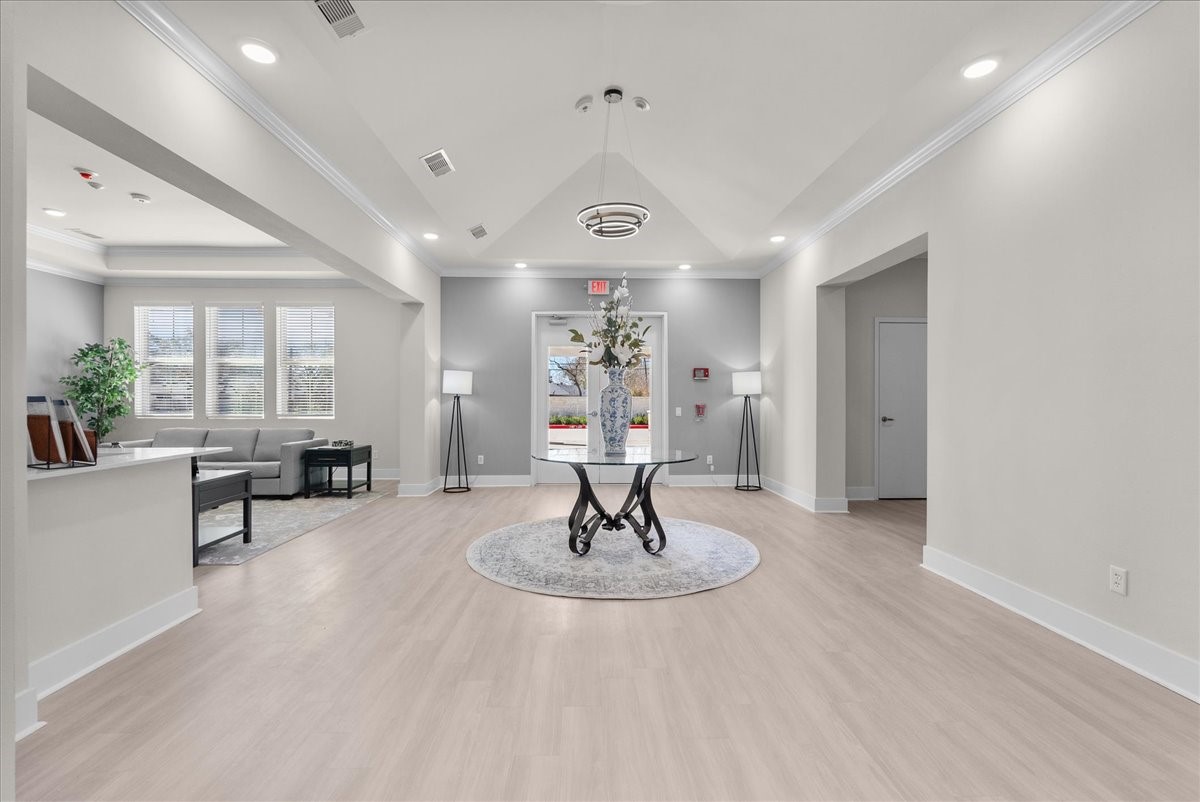 540 Hobbs Road, Unit E1 League City, TX 77573 - Photo 31 of 40 Entrance with additional sitting area