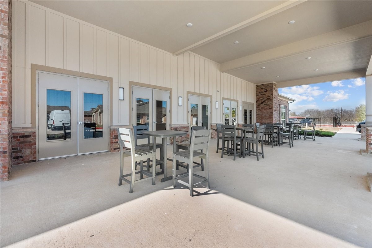 540 Hobbs Road, Unit E1 League City, TX 77573 - Photo 35 of 40 Large resident patio space