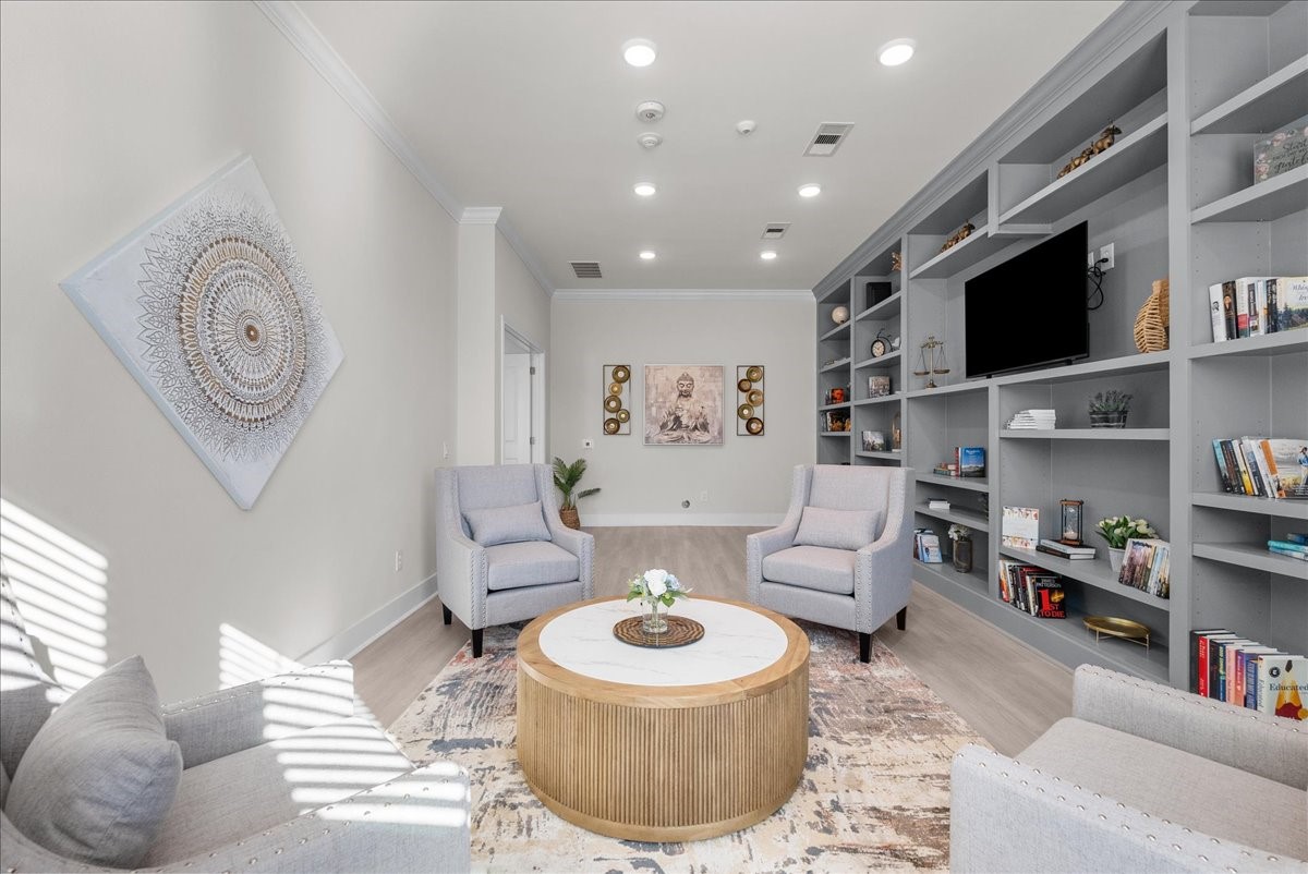 540 Hobbs Road, Unit E1 League City, TX 77573 - Photo 37 of 40 a living room with furniture and a flat screen tv