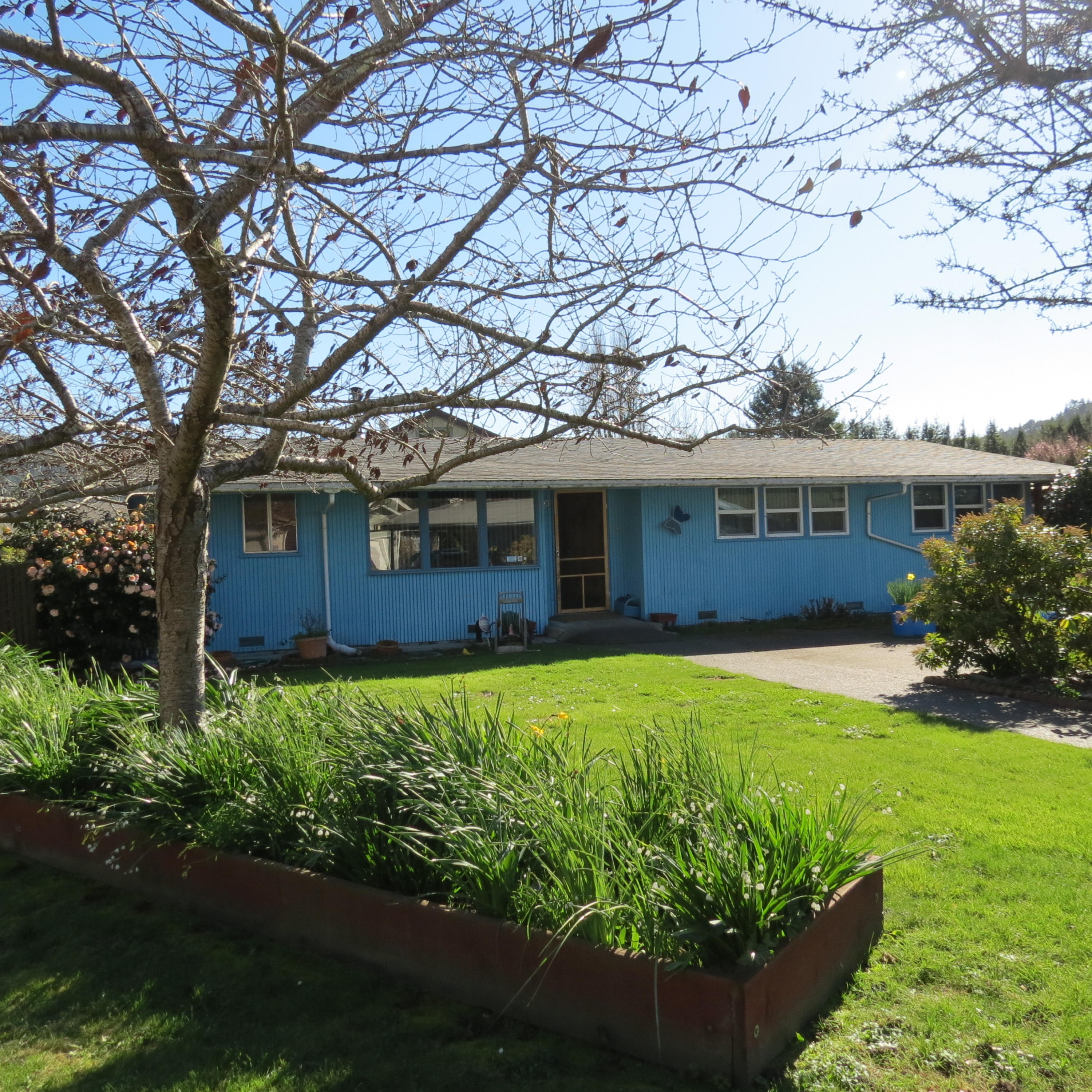 1014 Riverside Drive Rio Dell, CA 95562 - Photo 1 of 5 IMG_3818