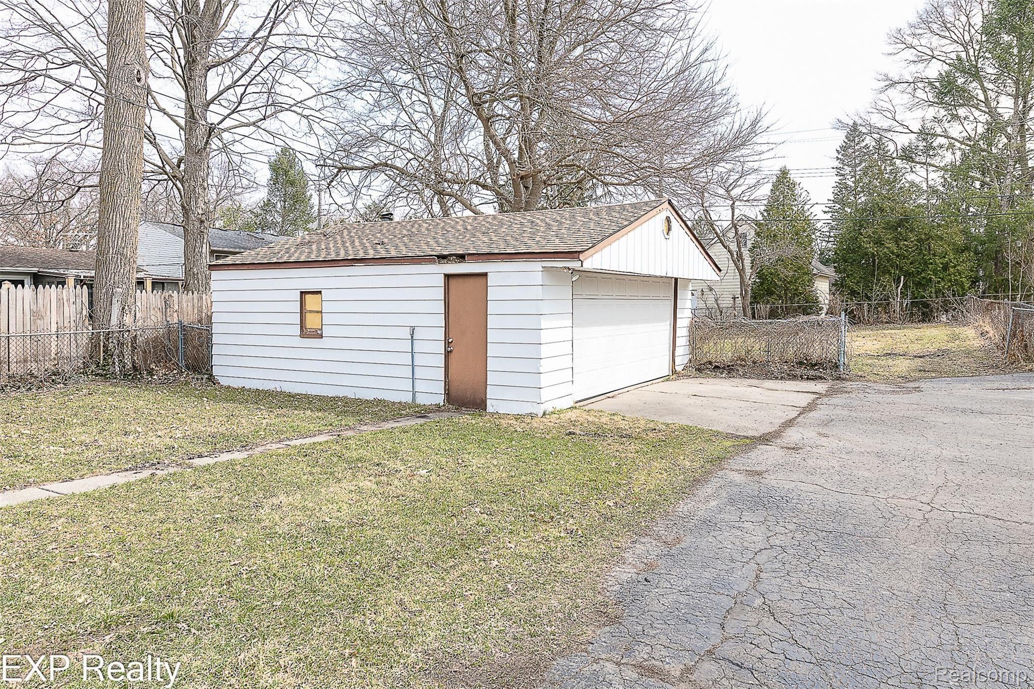 4360 Marcus Road Waterford, MI 48329 - Photo 4 of 21 DSC_1631-2.jpg