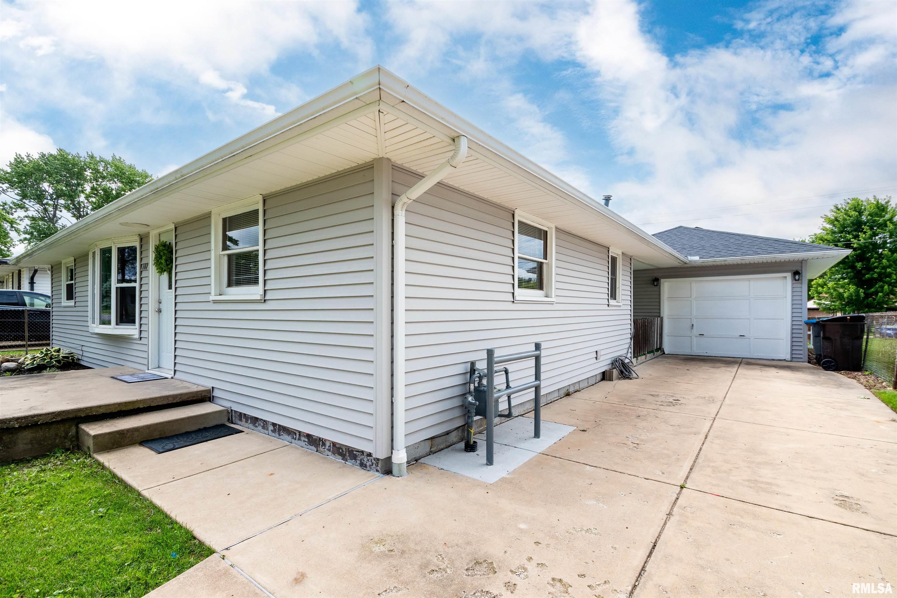 108 Duensing Lane Washington, IL 61571 - Photo 4 of 29