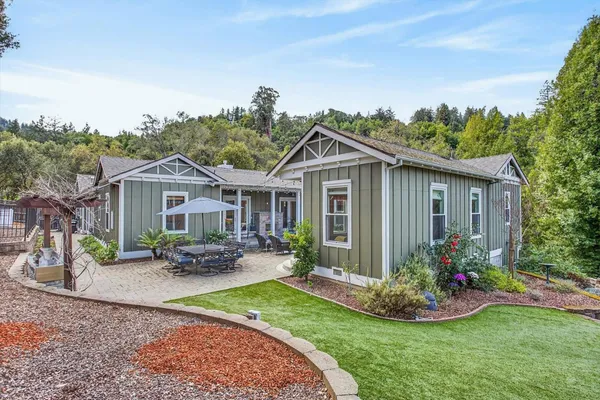 a view of a house with a yard