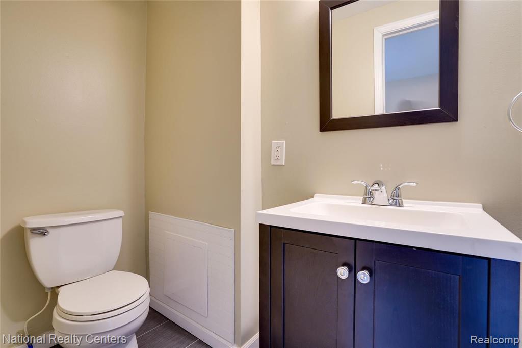 2375 Lochaven Road West Bloomfield, MI 48324 - Photo 17 of 24