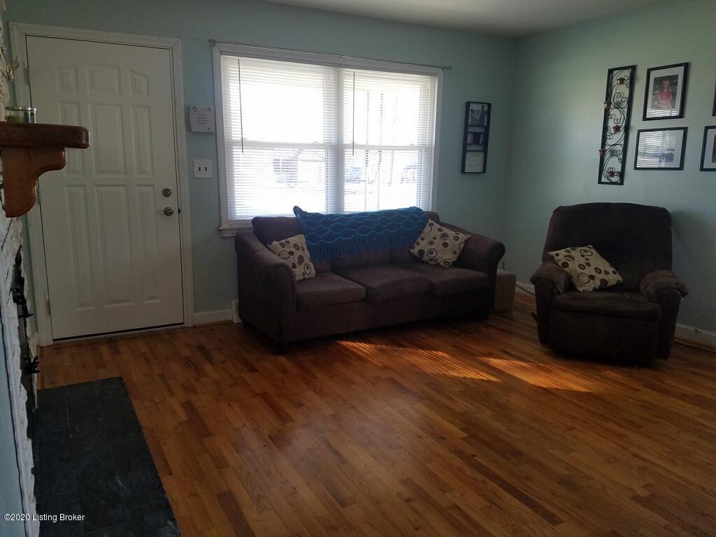 9818 Blue Lick Road Louisville, KY 40229 - Photo 2 of 8 IMG_2757