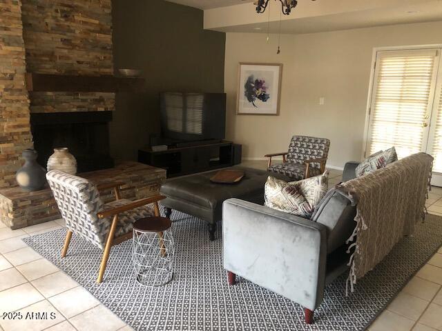 9709 East Mountain View Road, Unit 1624 Scottsdale, AZ 85258 - Photo 4 of 13 _1624 Liv rm