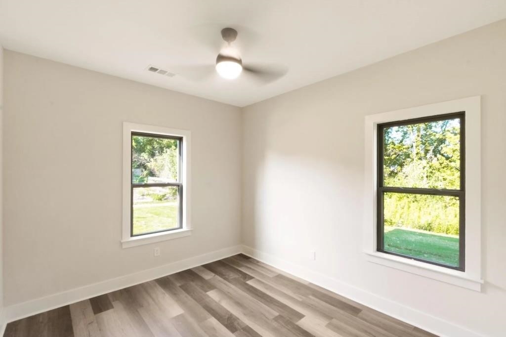4977 Chevron Road Memphis, TN 38118 - Photo 12 of 19 an empty room with windows and closet