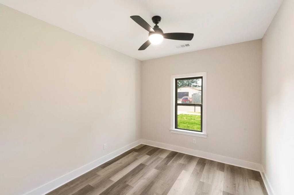 4977 Chevron Road Memphis, TN 38118 - Photo 13 of 19 an empty room with window and ceiling fan