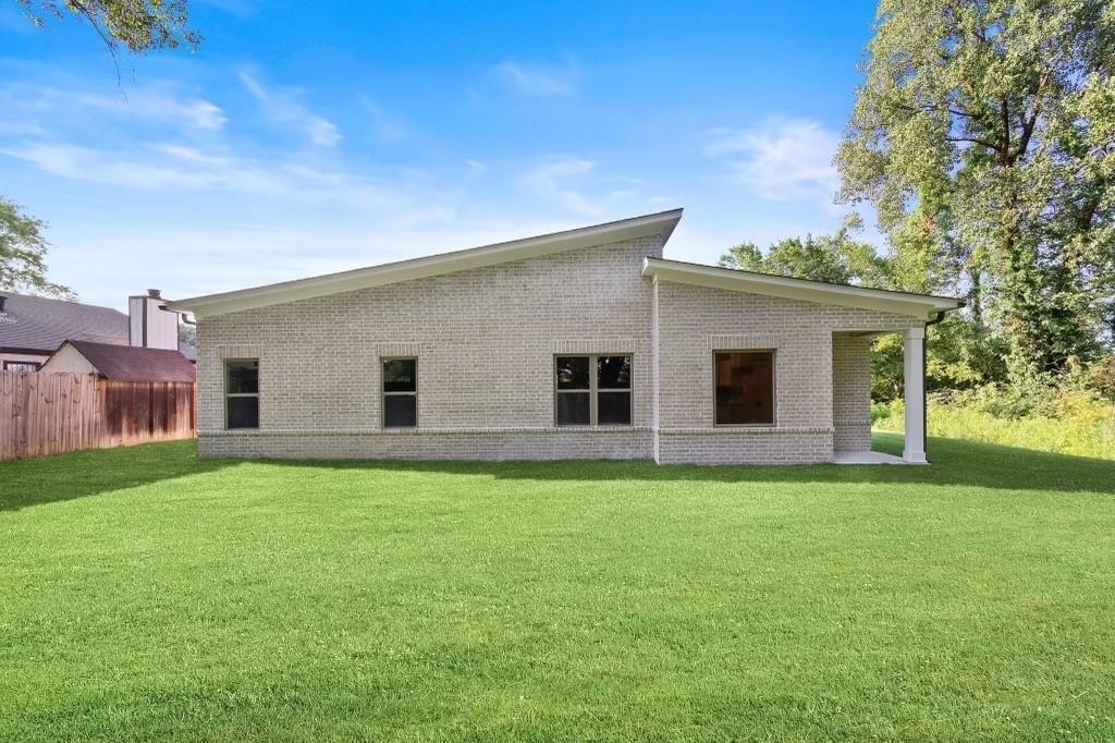 4977 Chevron Road Memphis, TN 38118 - Photo 17 of 19 a backyard of a house with table and chairs