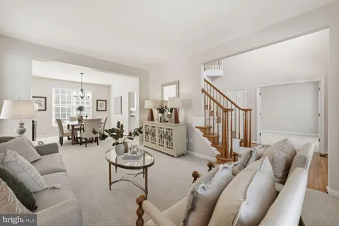 $935,000 | 105 Meadowbrook Court Southwest, Leesburg, VA 20175