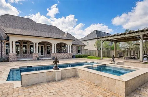 $975,500 | 117 Hardwood Drive, Belle Chasse, LA 70037