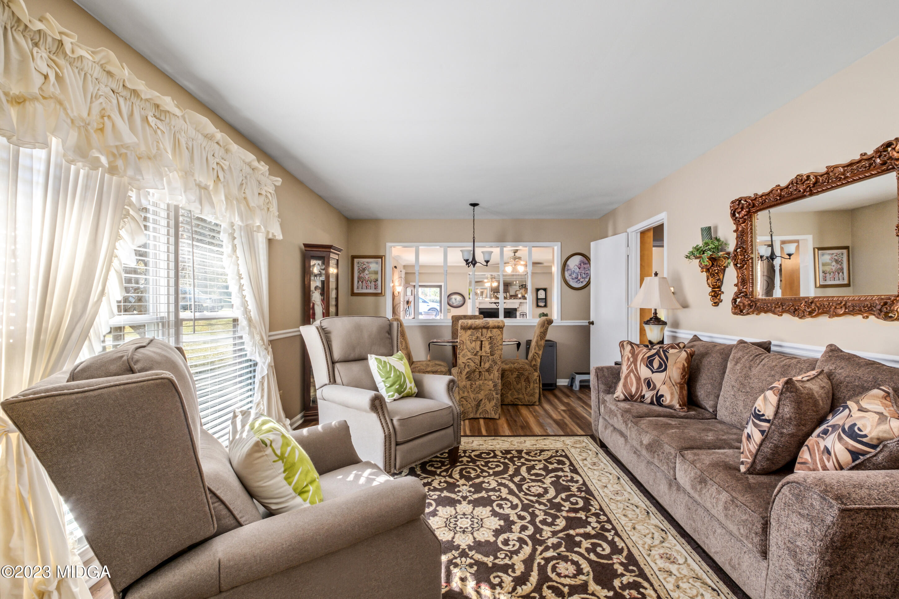 2087 Graham Road Macon, GA 31211 - Photo 16 of 41 Living Room