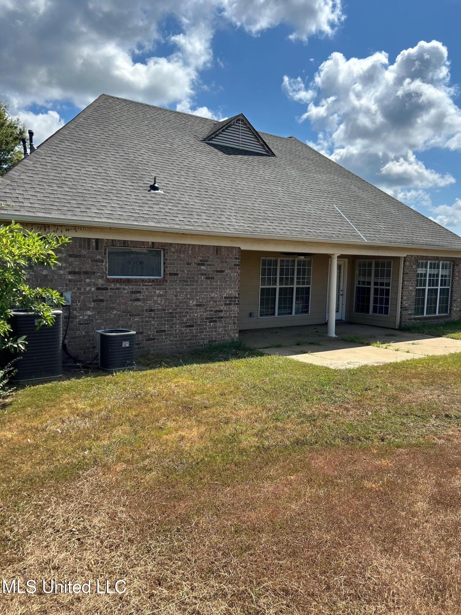 102 Masters Cove Senatobia, MS 38668 - Photo 2 of 8 IMG_2