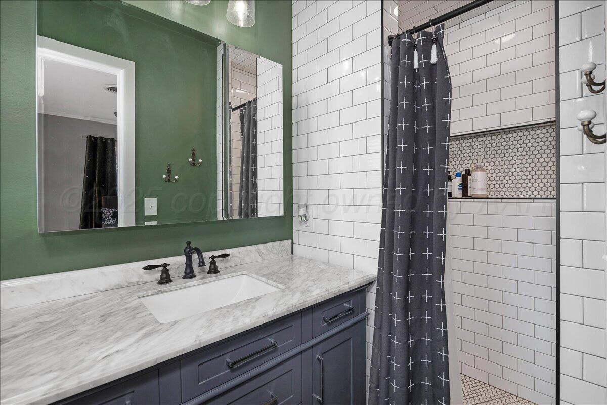 4112 Tucson Drive Amarillo, TX 79109 - Photo 16 of 26 4112 Tucson - Primary Bathroom