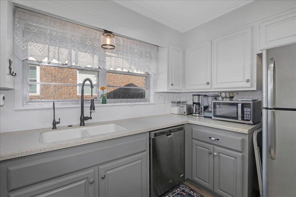 4112 Tucson Drive Amarillo, TX 79109 - Photo 7 of 26 4112 Tucson - Kitchen 5