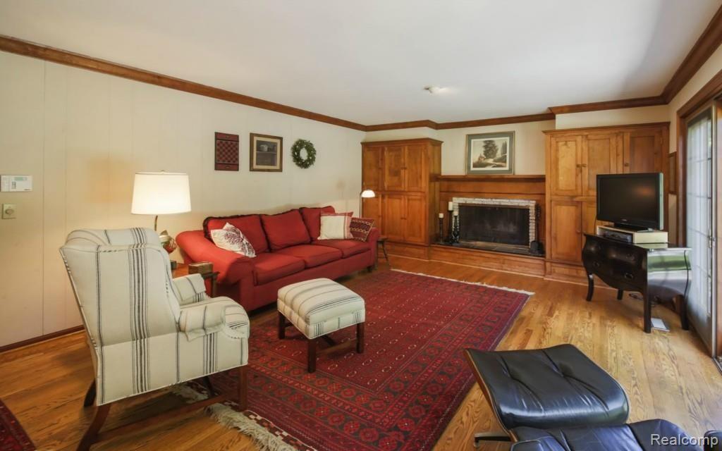 636 Cook Road Grosse Pointe Woods, MI 48236 - Photo 17 of 33