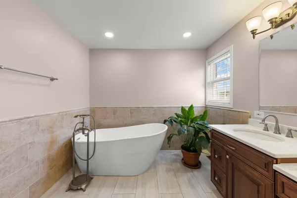 $1,189,000 | 318 Erie Circle, Bloomingdale, IL 60108
