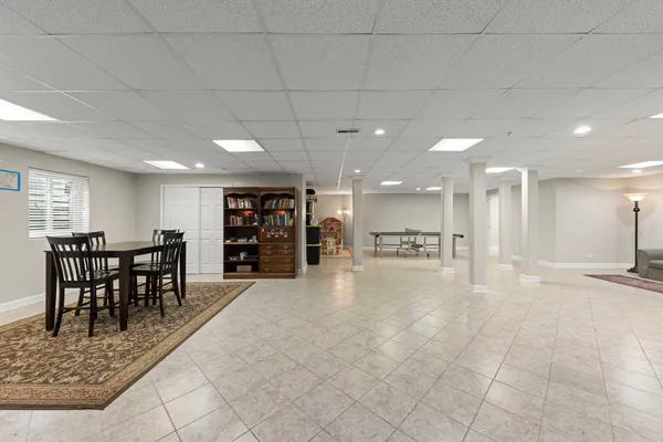 $1,189,000 | 318 Erie Circle, Bloomingdale, IL 60108