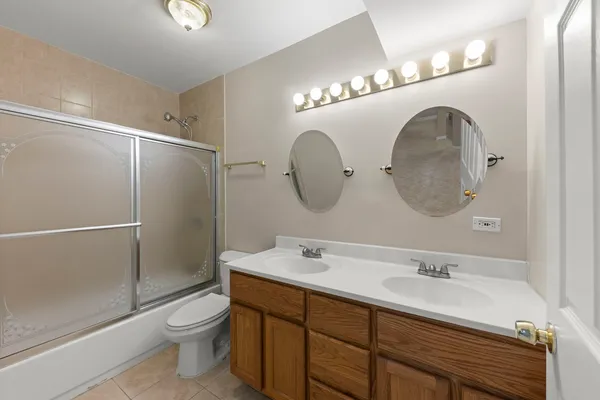$1,189,000 | 318 Erie Circle, Bloomingdale, IL 60108