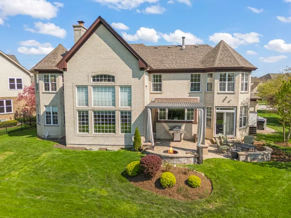 $1,189,000 | 318 Erie Circle, Bloomingdale, IL 60108