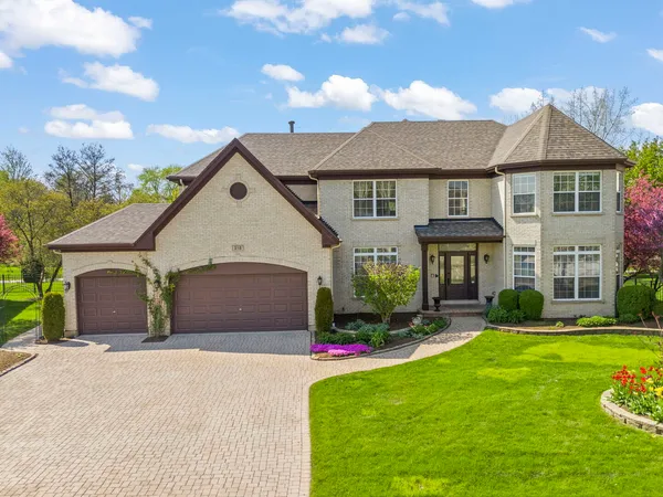 $1,189,000 | 318 Erie Circle, Bloomingdale, IL 60108