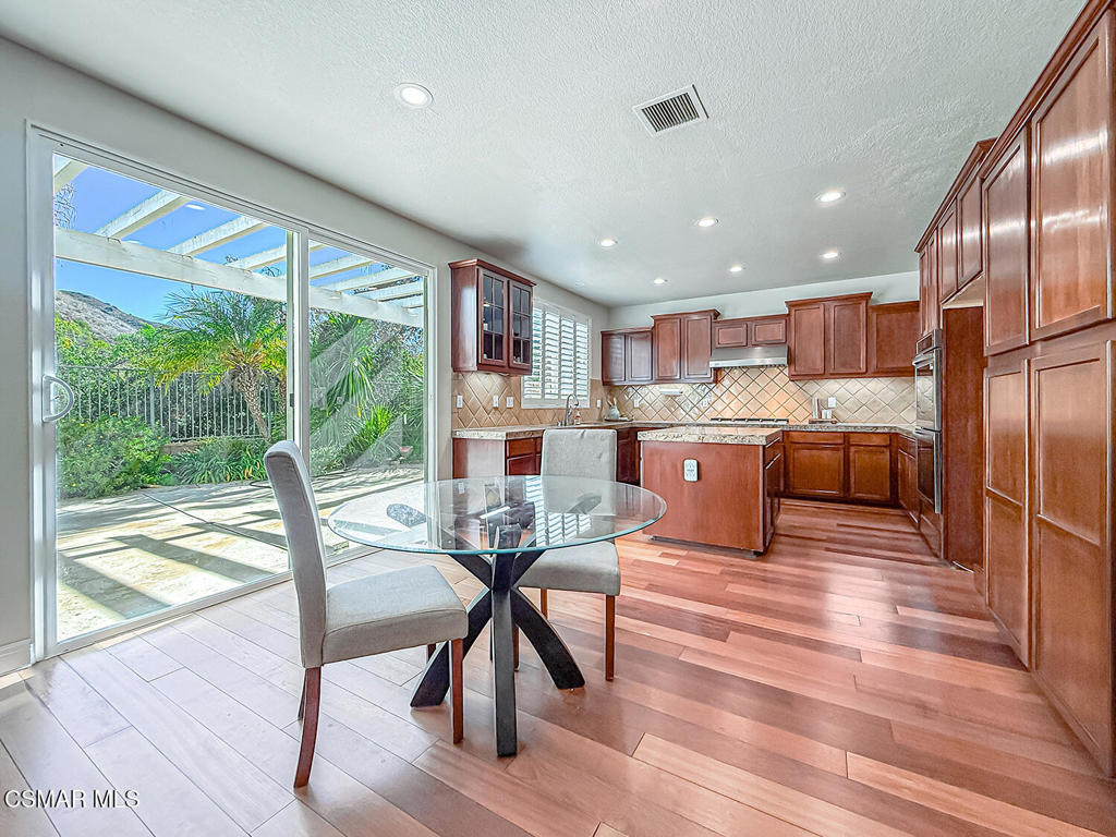 180 Brooks Road Simi Valley, CA 93065 - Photo 17 of 68 Gallery Image 17