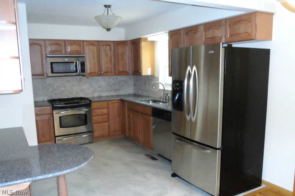8532 Webster Road Strongsville, OH 44136 - Photo 11 of 24