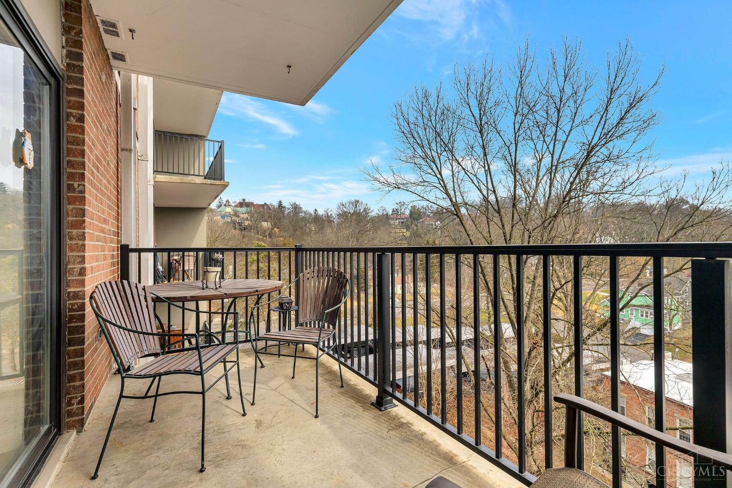 1815 William Howard Taft Road, Unit 501 Cincinnati, OH 45206 - Photo 17 of 32