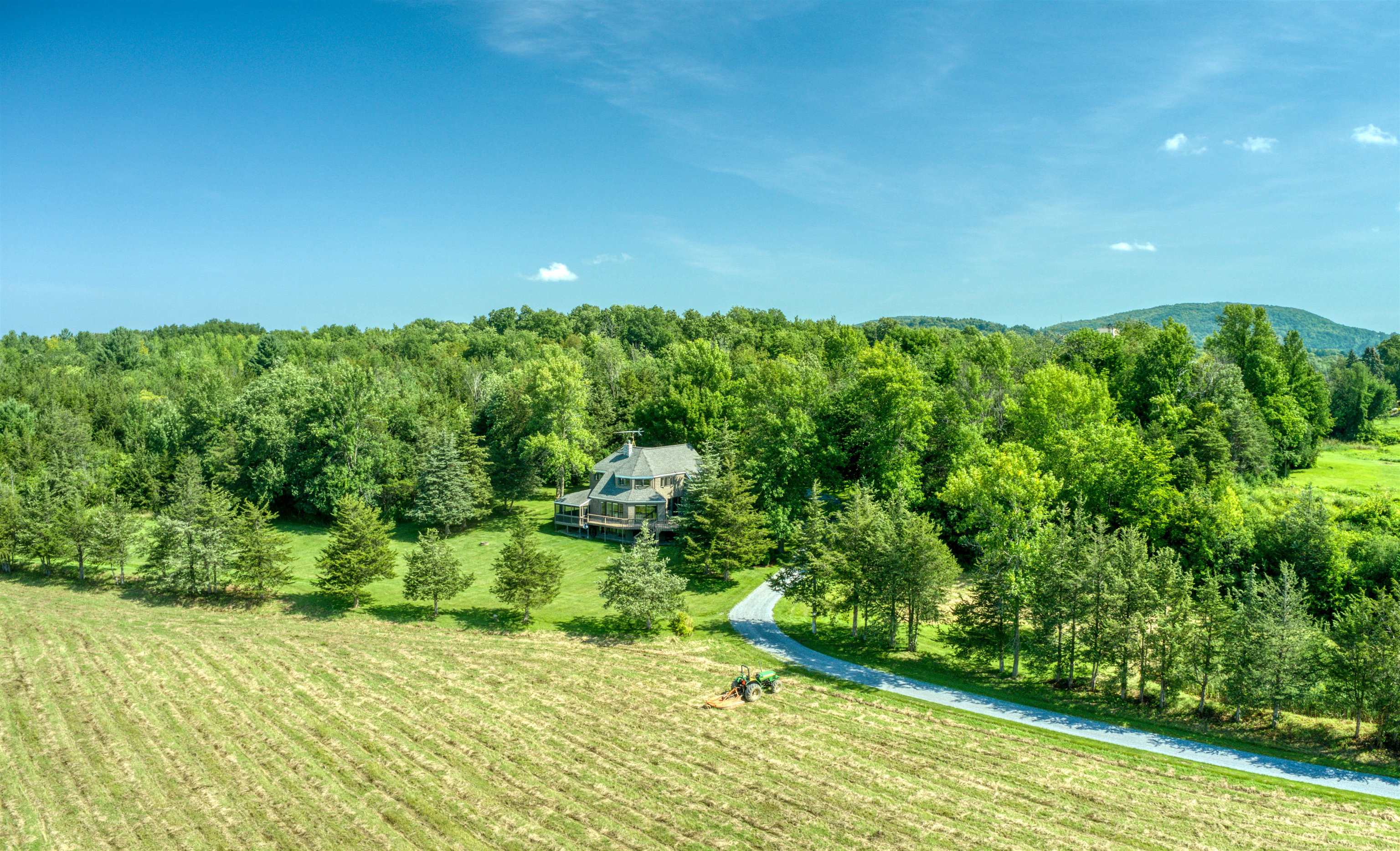 122 Island Farm Road Charlotte, VT 05445 - Photo 4 of 37 Gallery Image 4