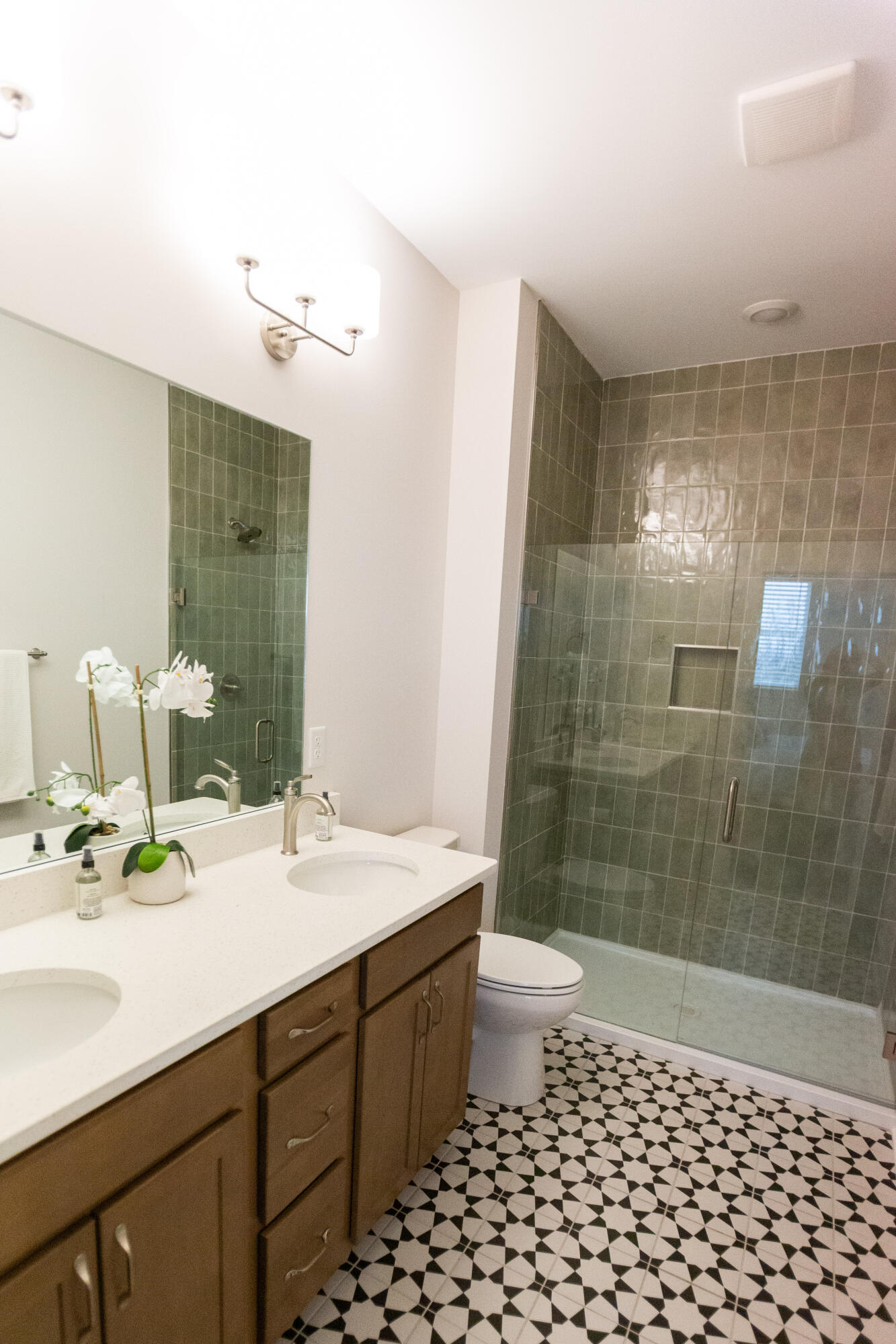 803 Bespoke Way, Unit 4 Chattanooga, TN 37403 - Photo 10 of 16 Primary Bath