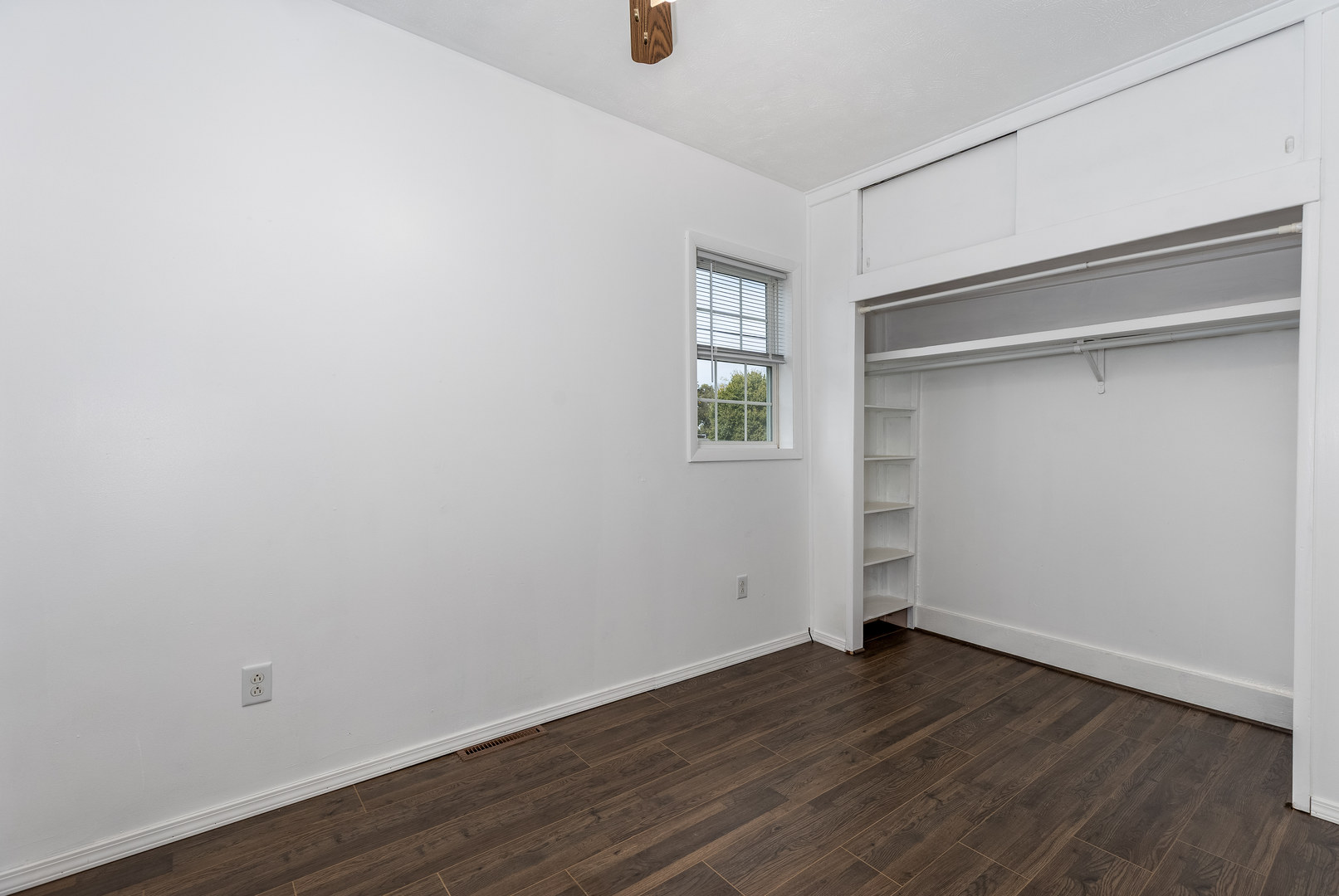 401 South 5th Avenue Streator, IL 61364 - Photo 12 of 17 wooden floor in an empty room