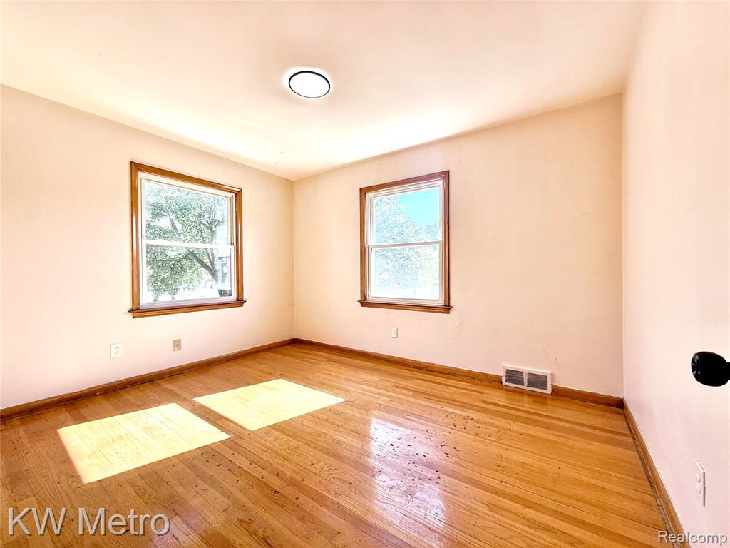 2182 Vernier Road Grosse Pointe, MI 48236 - Photo 22 of 32