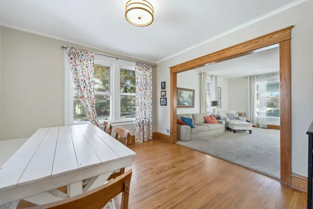 $299,900 | 527 West Oakdale Drive, Fort Wayne, IN 46807