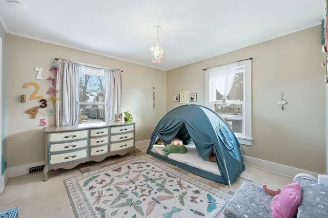 $299,900 | 527 West Oakdale Drive, Fort Wayne, IN 46807