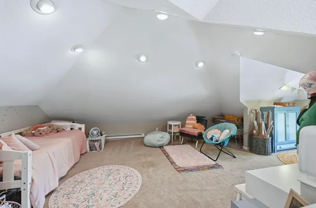 $299,900 | 527 West Oakdale Drive, Fort Wayne, IN 46807