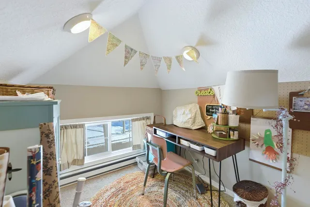 $299,900 | 527 West Oakdale Drive, Fort Wayne, IN 46807