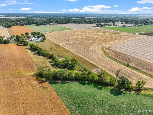 $575,000 | 7733 Highway 159, Moro, IL 62067