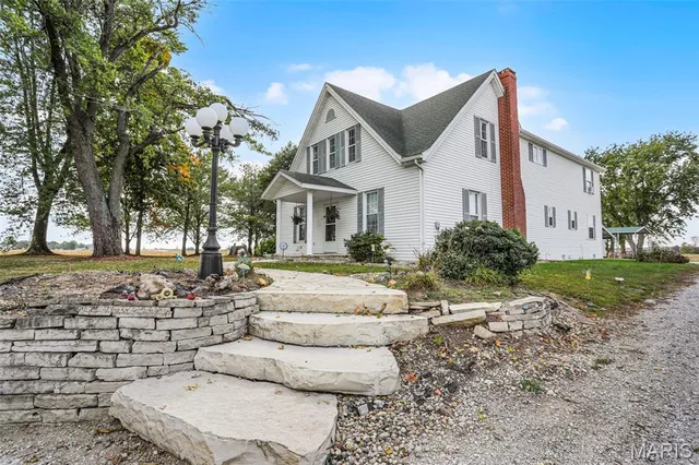 $575,000 | 7733 Highway 159, Moro, IL 62067