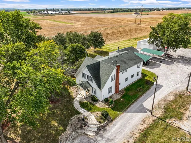 $575,000 | 7733 Highway 159, Moro, IL 62067