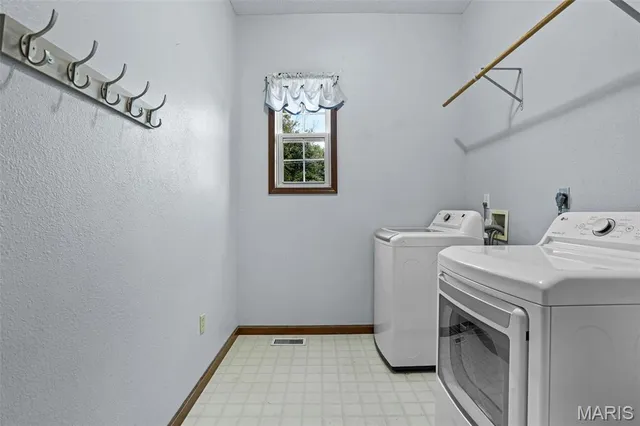 $575,000 | 7733 Highway 159, Moro, IL 62067