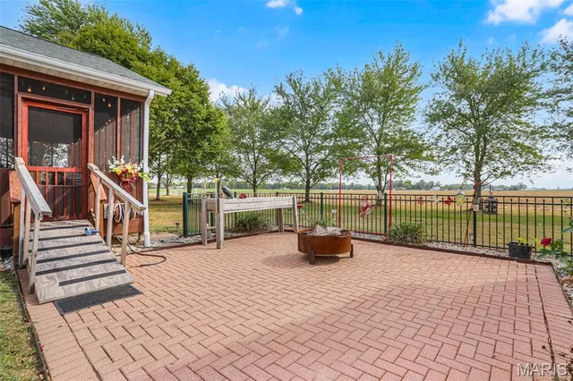 $575,000 | 7733 Highway 159, Moro, IL 62067