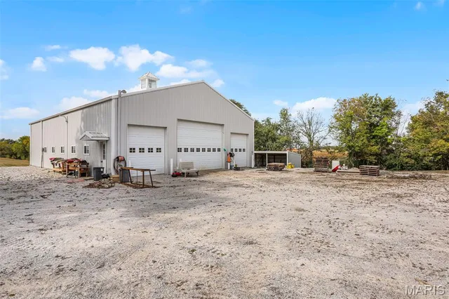 $575,000 | 7733 Highway 159, Moro, IL 62067