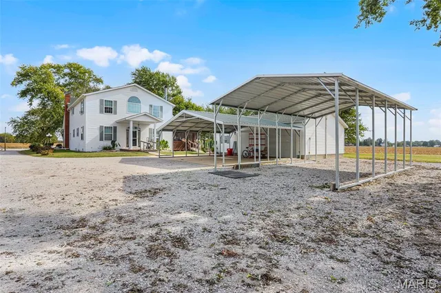$575,000 | 7733 Highway 159, Moro, IL 62067