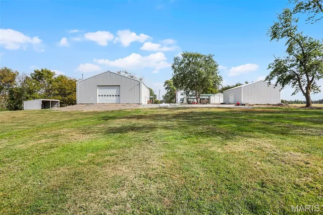 $575,000 | 7733 Highway 159, Moro, IL 62067